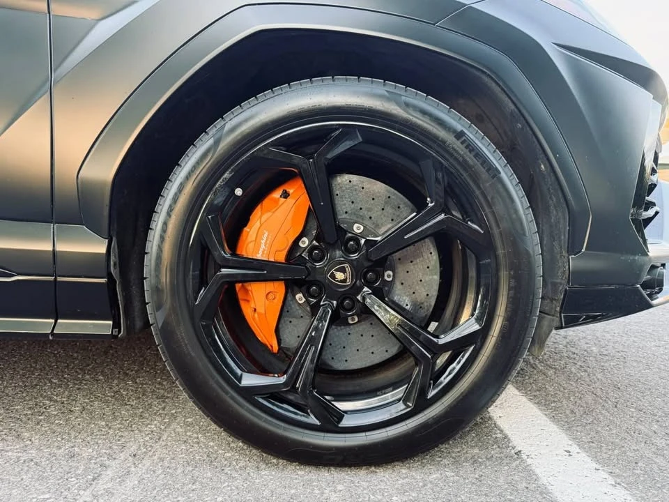2019 Lamborghini Urus - Image 9 of 20