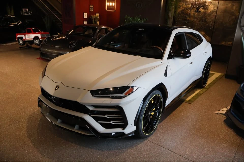 2019 Lamborghini Urus - Image 2 of 7