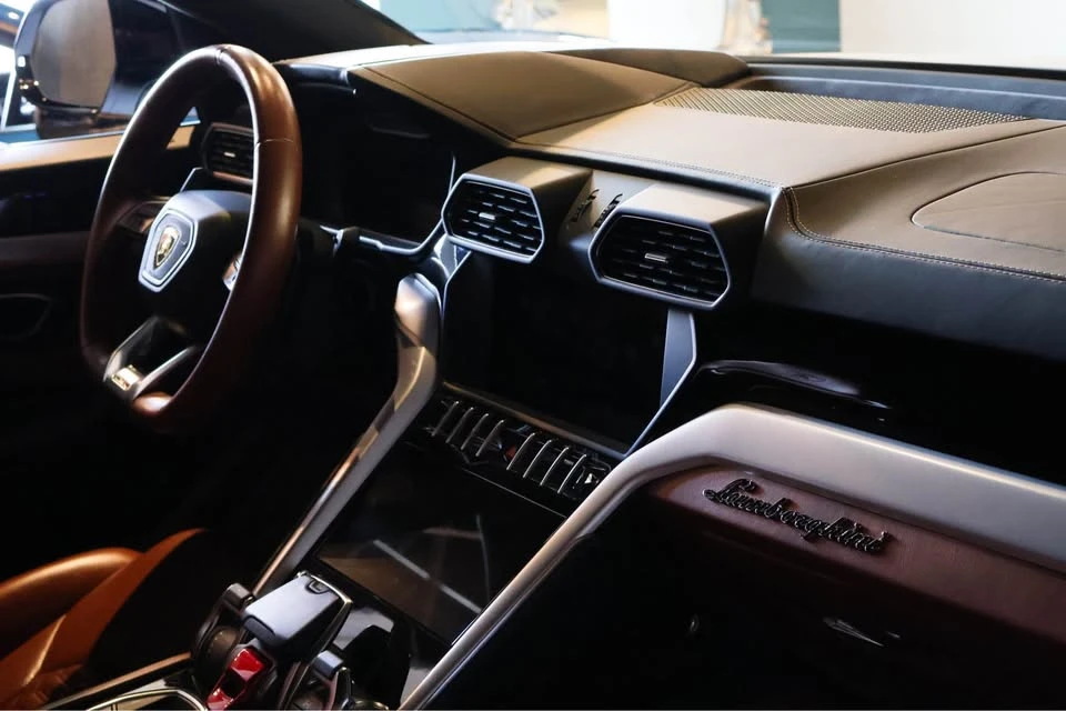 2019 Lamborghini Urus - Image 4 of 7