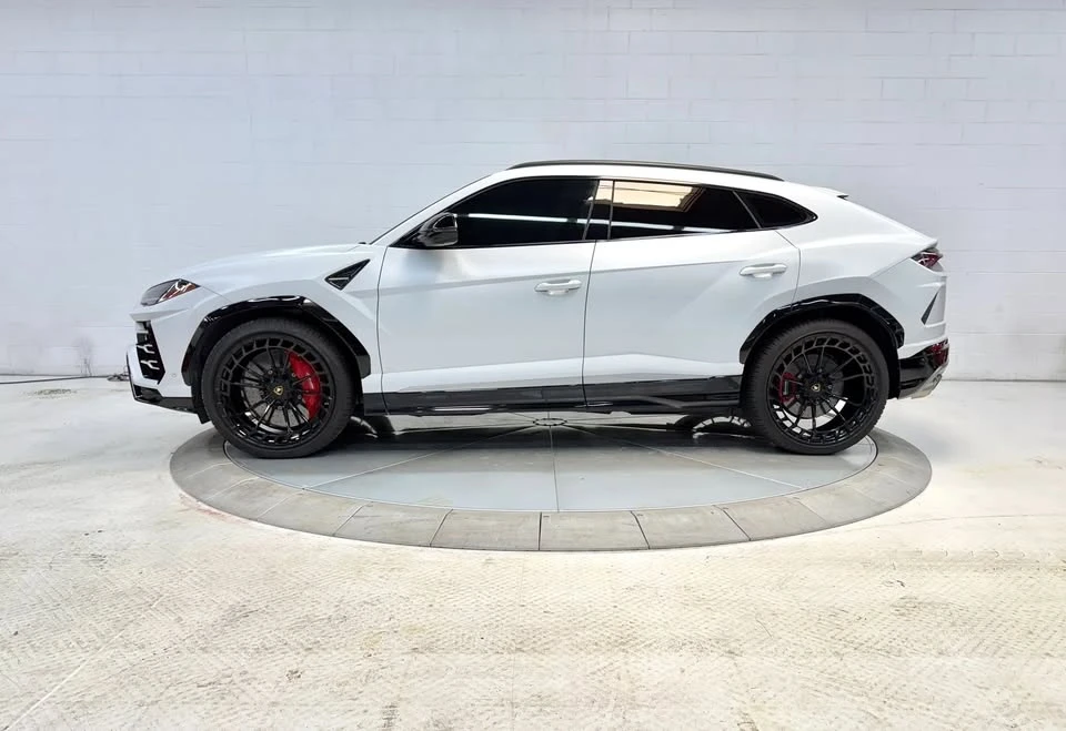2019 Lamborghini Urus - Image 2 of 19