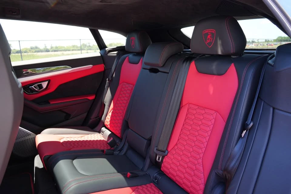 2019 Lamborghini Urus - Image 8 of 9