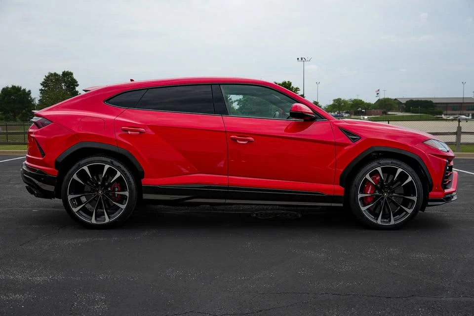 2019 Lamborghini Urus - Image 2 of 9