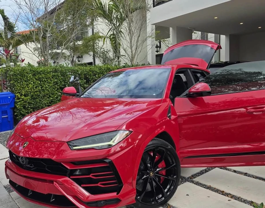 2019 Lamborghini Urus - Image 2 of 5