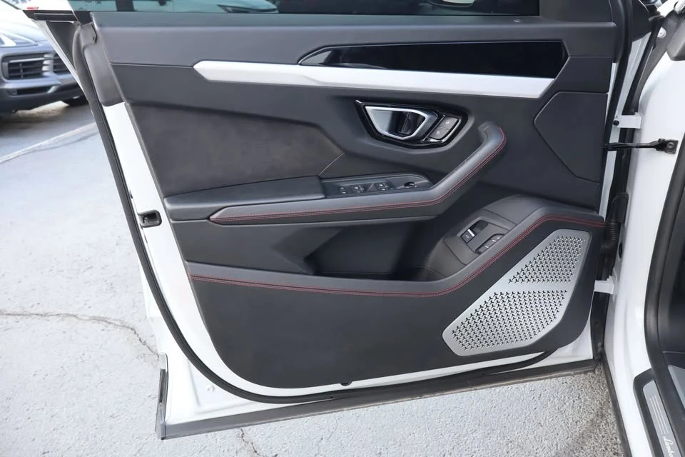 2019 Lamborghini Urus - Image 8 of 19