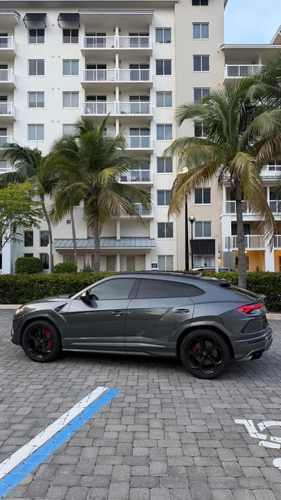 2019 Lamborghini Urus - Image 2 of 5
