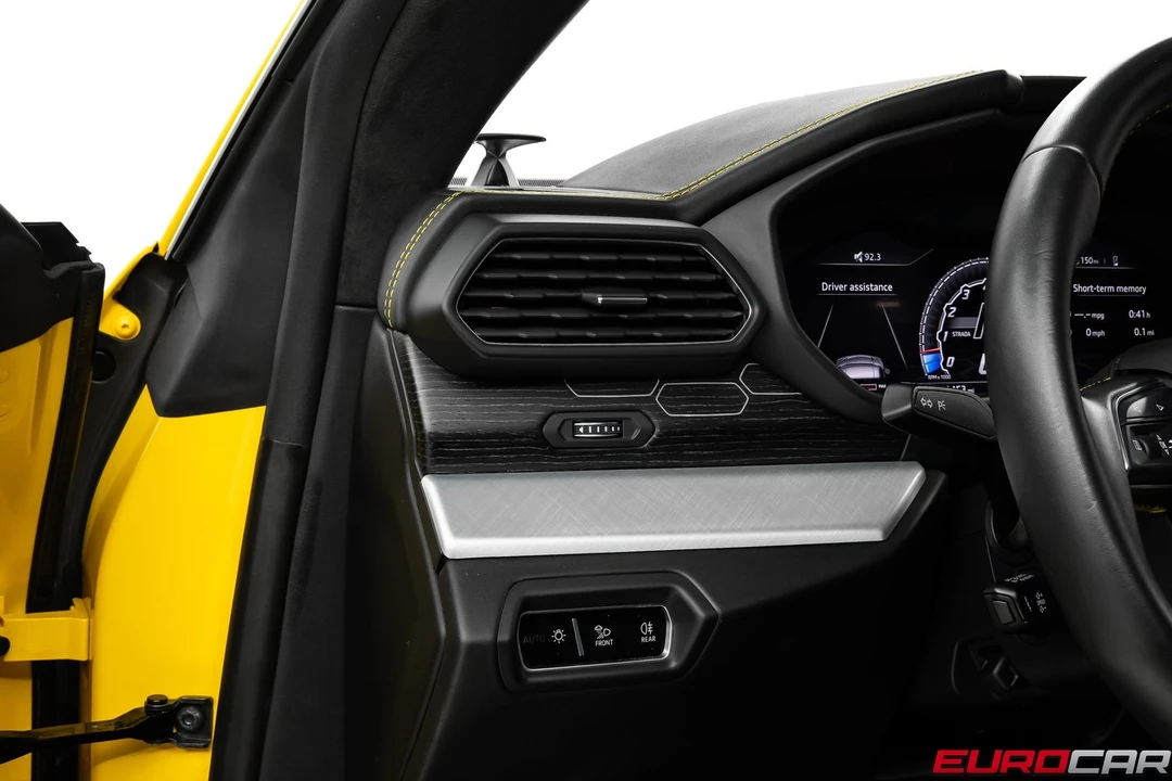 2019 Lamborghini Urus - Image 27 of 31