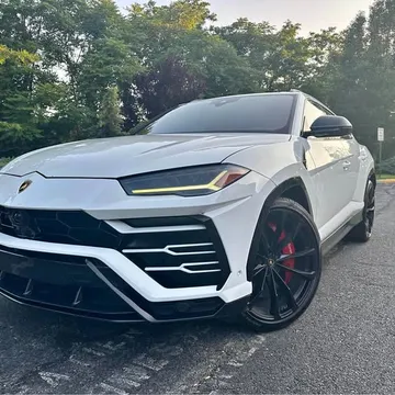 2019 Lamborghini Urus Pearl Capsule