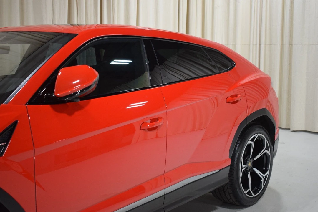 2019 Lamborghini Urus - Image 2 of 31