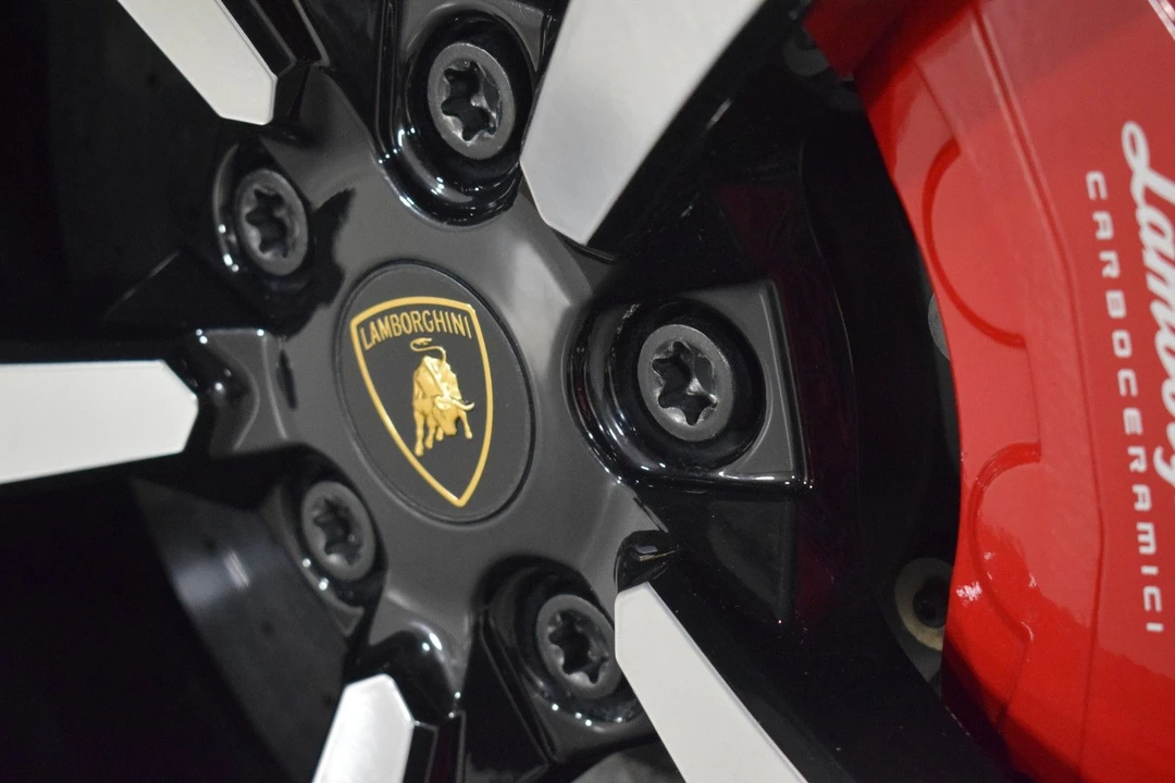 2019 Lamborghini Urus - Image 16 of 31