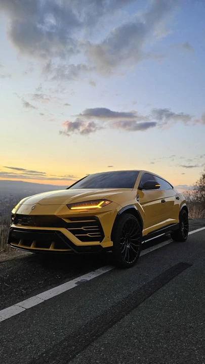 2019 Lamborghini Urus - Image 2 of 16