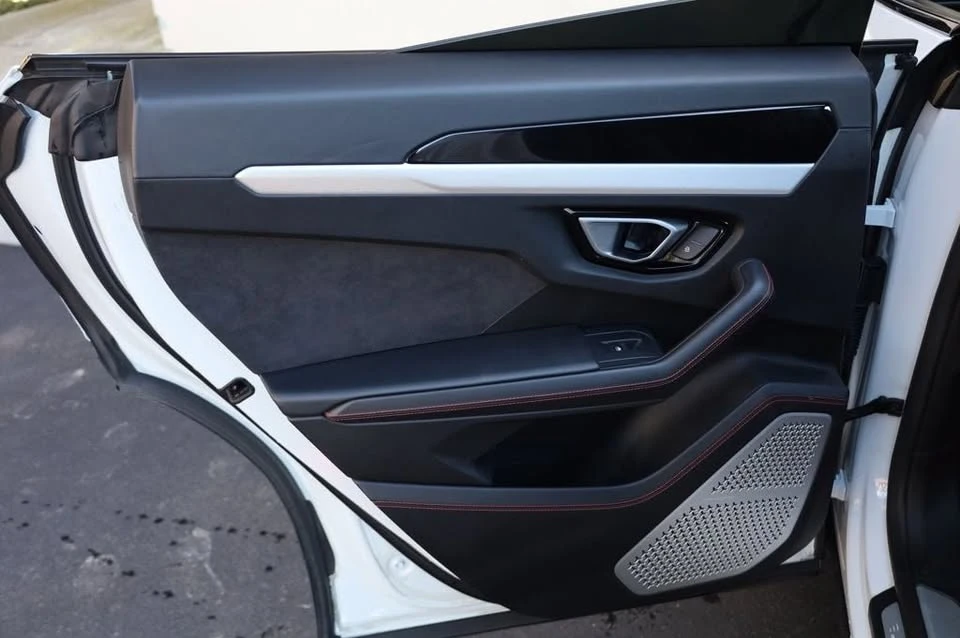 2019 Lamborghini Urus - Image 17 of 20
