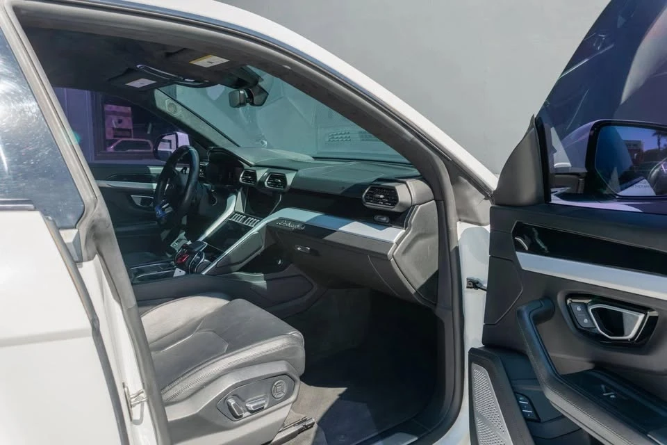 2019 Lamborghini Urus - Image 12 of 20