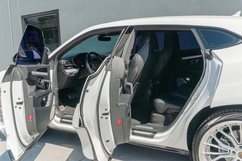 2019 Lamborghini Urus - Image 11 of 20