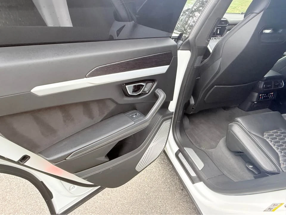2019 Lamborghini Urus - Image 10 of 20