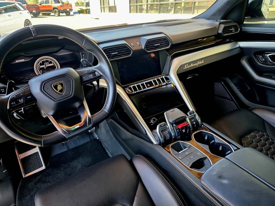 2019 Lamborghini Urus - Image 8 of 12