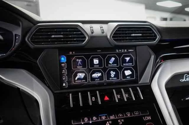 2019 Lamborghini Urus - Image 12 of 20