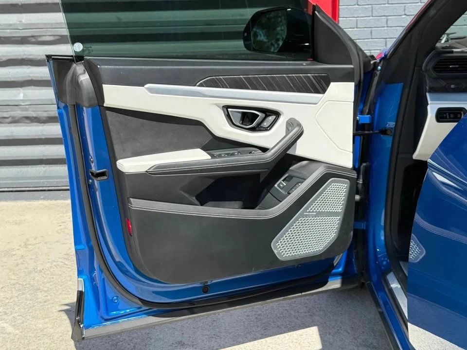 2019 Lamborghini Urus - Image 7 of 11