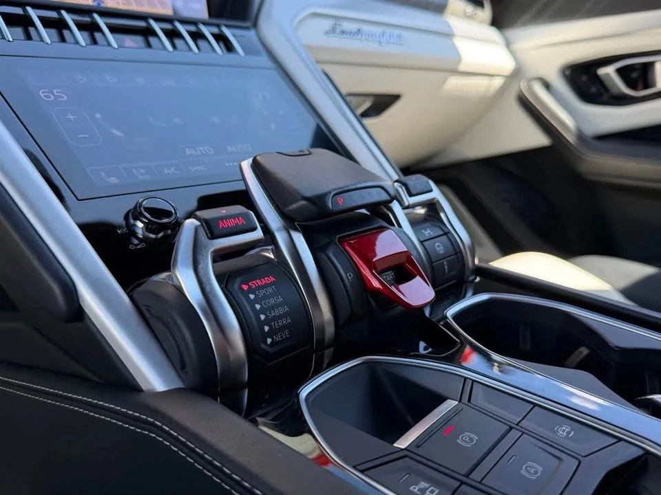2019 Lamborghini Urus - Image 17 of 19