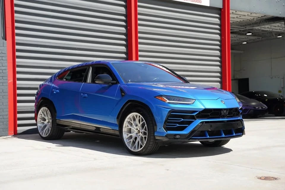 2019 Lamborghini Urus - Image 2 of 19