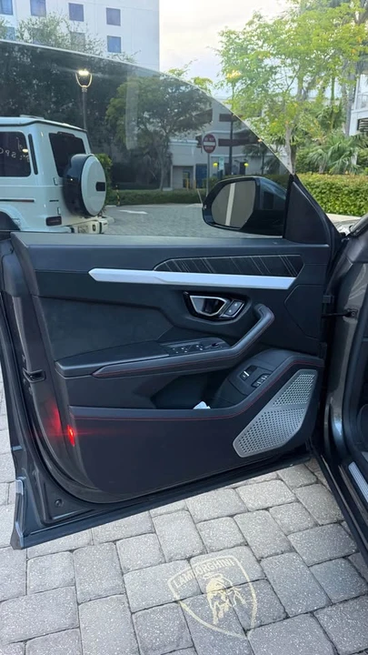 2019 Lamborghini Urus - Image 6 of 8
