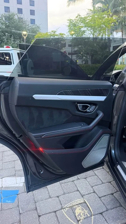 2019 Lamborghini Urus - Image 8 of 8