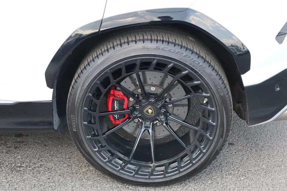 2019 Lamborghini Urus - Image 9 of 20
