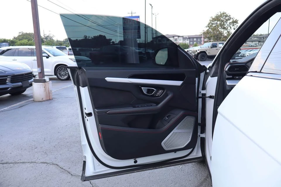 2019 Lamborghini Urus - Image 11 of 20
