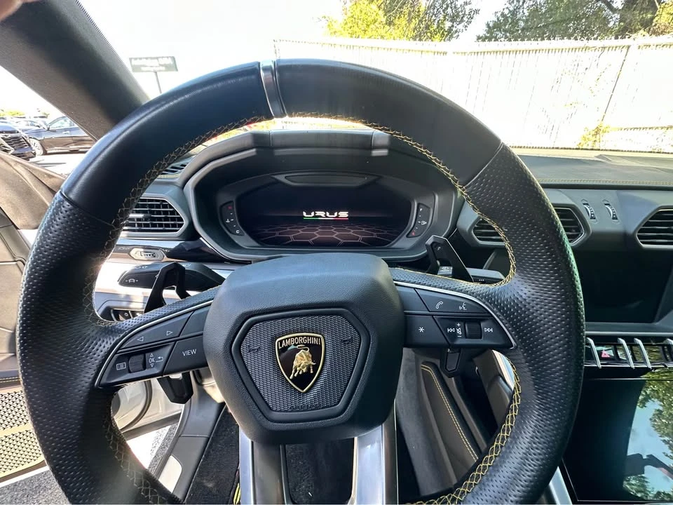 2019 Lamborghini Urus - Image 4 of 5