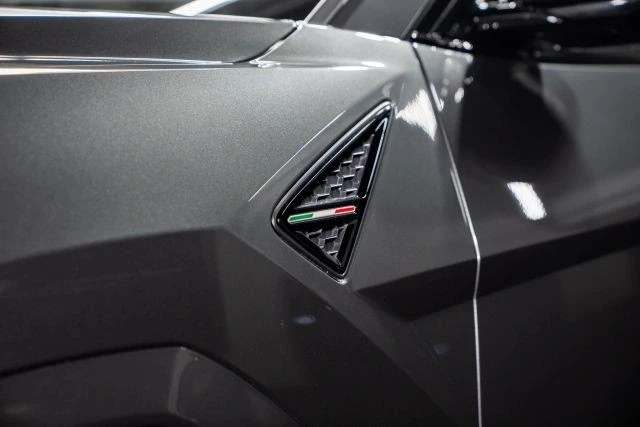 2019 Lamborghini Urus - Image 17 of 21