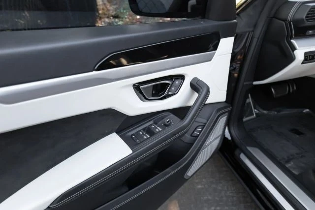 2019 Lamborghini Urus - Image 17 of 21