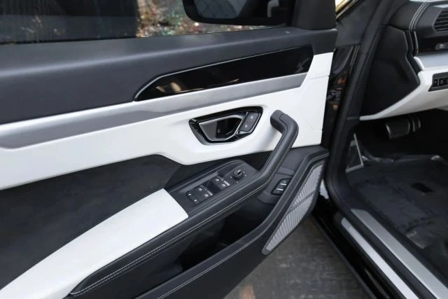 2019 Lamborghini Urus - Image 17 of 21