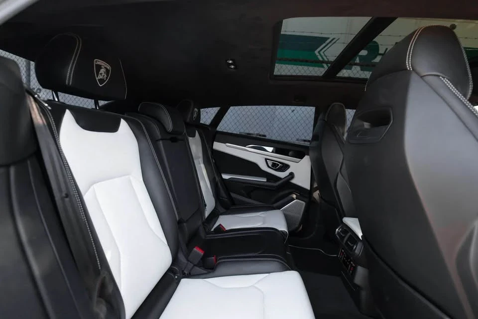 2019 Lamborghini Urus - Image 16 of 17
