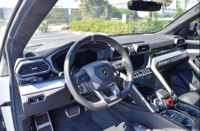 2019 Lamborghini Urus - Image 11 of 21