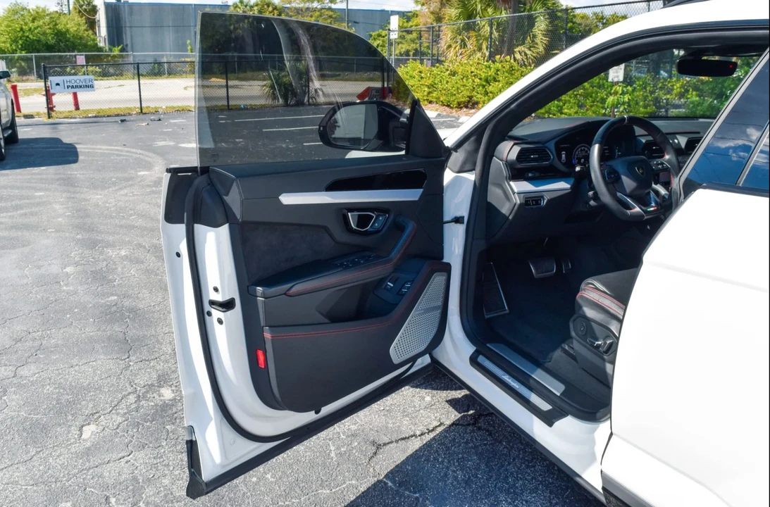 2019 Lamborghini Urus - Image 20 of 21