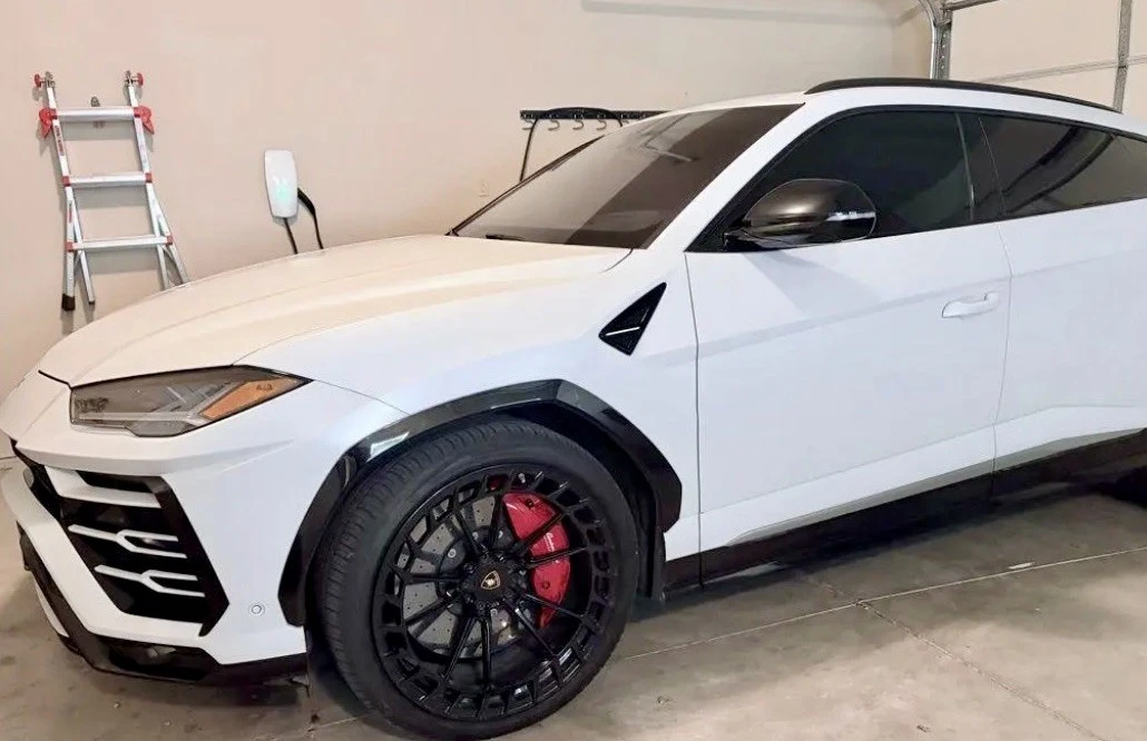 2019 Lamborghini Urus - Image 2 of 10