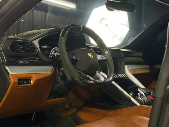 2019 Lamborghini Urus - Image 16 of 30