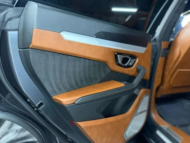 2019 Lamborghini Urus - Image 29 of 30