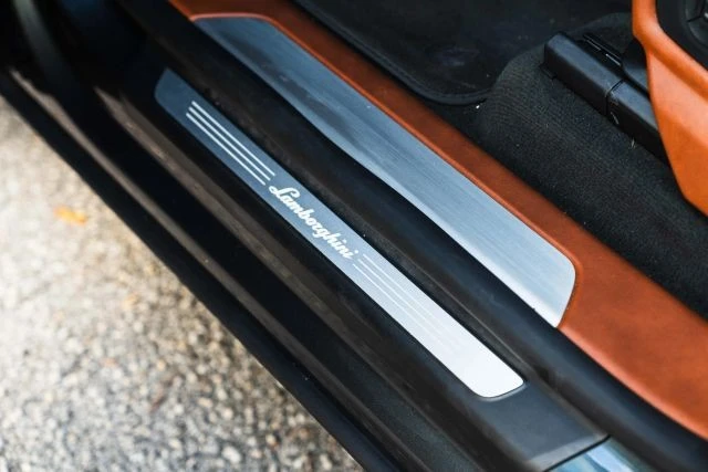 2019 Lamborghini Urus - Image 17 of 21