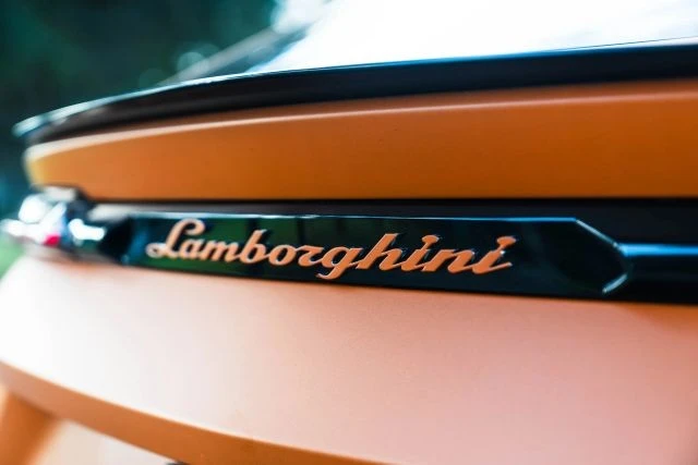 2019 Lamborghini Urus - Image 12 of 21