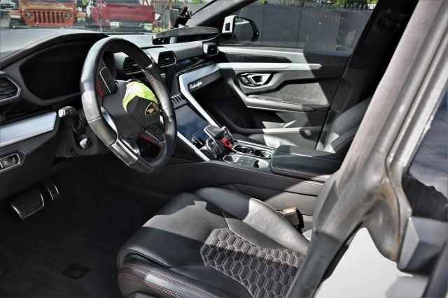 2019 Lamborghini Urus - Image 8 of 19