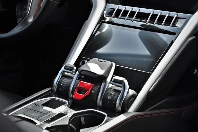 2019 Lamborghini Urus - Image 10 of 19