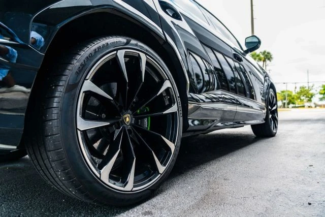 2019 Lamborghini Urus - Image 10 of 12