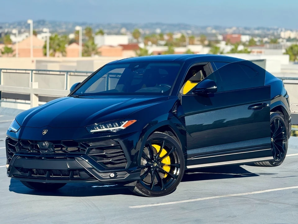 2019 Lamborghini Urus - Image 1 of 21