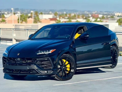 2019 Lamborghini Urus Ultra-Rare Carbon Fiber / Bicolor Sportivo Interior