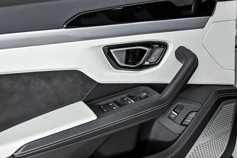 2019 Lamborghini Urus - Image 15 of 20
