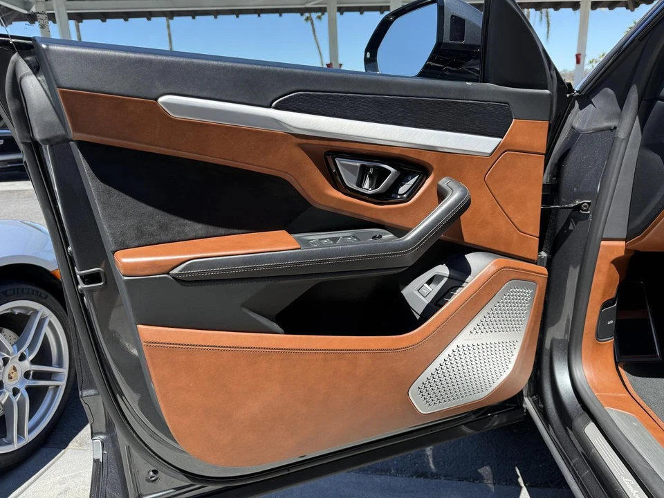 2019 Lamborghini Urus - Image 9 of 23