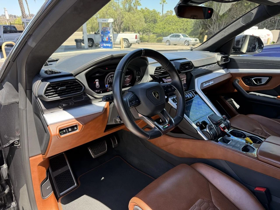 2019 Lamborghini Urus - Image 11 of 23