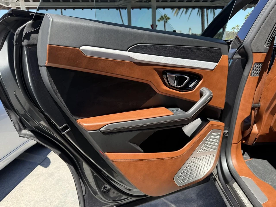 2019 Lamborghini Urus - Image 17 of 23