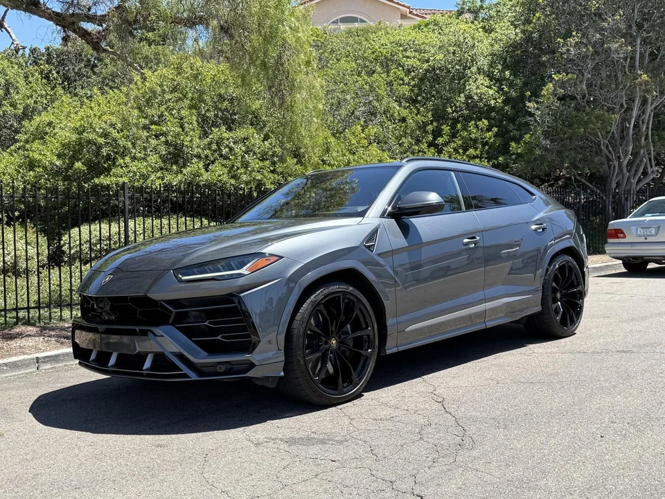2019 Lamborghini Urus - Image 2 of 23