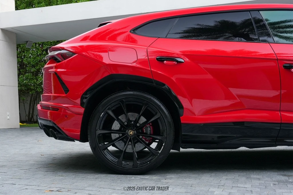 2019 Lamborghini Urus - Image 10 of 12